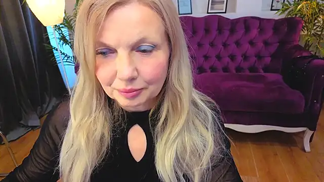 Snapshot of Abby_Moore_ chatting on May 8, 7:03 am Abby Moore online show from May 8, 7:03 am