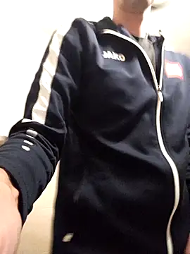 Snapshot of Geiler-boy313 chatting on December 29, 3:46 pm Geiler-boy313 online show from December 29, 3:46 pm