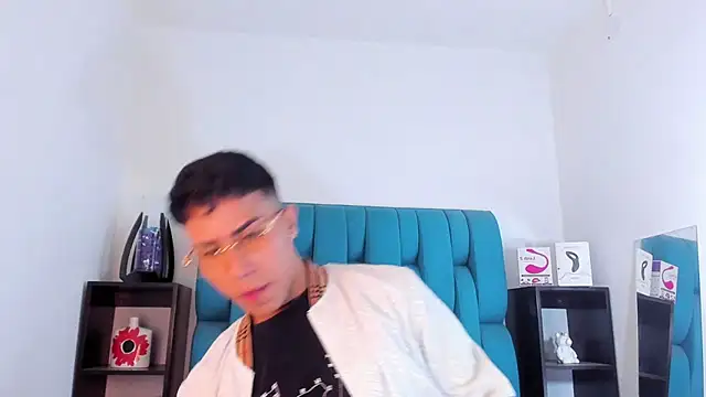 Snapshot of AlanNaughty chatting on January 19, 4:01 am AlanNaughty online show from January 19, 4:01 am