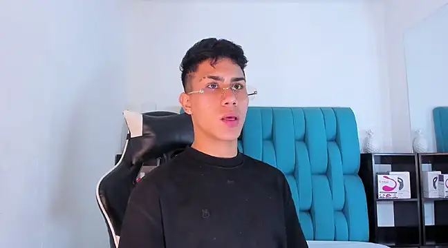 Snapshot of AlanNaughty chatting on March 13, 10:32 pm AlanNaughty online show from March 13, 10:32 pm