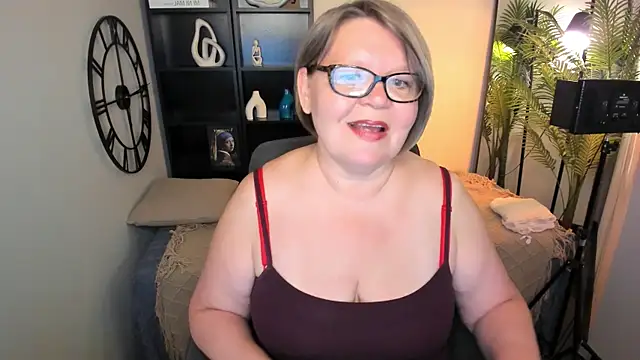 Snapshot of Shannonshine chatting on June 8, 1:22 pm Shannonshine online show from June 8, 1:22 pm