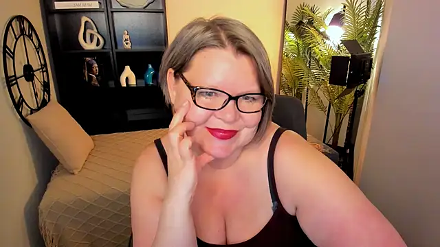 Snapshot of Shannonshine chatting on June 18, 1:37 pm Shannonshine online show from June 18, 1:37 pm