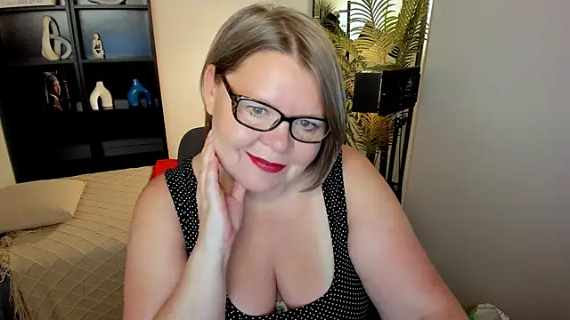 Snapshot of Shannonshine chatting on July 9, 1:26 pm Shannonshine online show from July 9, 1:26 pm