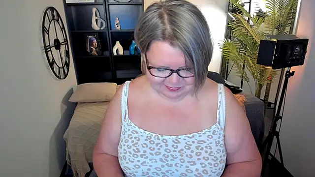 Snapshot of Shannonshine chatting on July 14, 5:12 am Shannonshine online show from July 14, 5:12 am