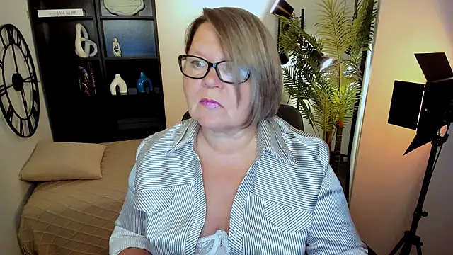 Snapshot of Shannonshine chatting on July 17, 1:18 pm Shannonshine online show from July 17, 1:18 pm