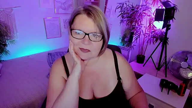 Snapshot of Shannonshine chatting on July 24, 1:42 pm Shannonshine online show from July 24, 1:42 pm
