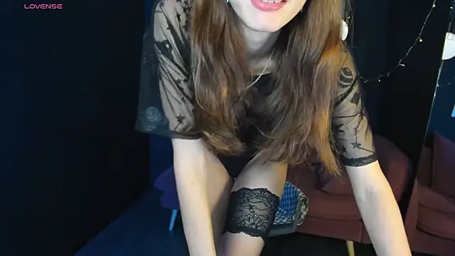 Snapshot of MirandaGlow chatting on February 12, 8:49 am MirandaGlow online show from February 12, 8:49 am