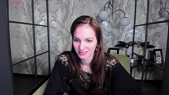 Snapshot of MirandaGlow chatting on February 27, 5:45 am MirandaGlow online show from February 27, 5:45 am