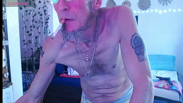 Snapshot of mycock2474u chatting on March 18, 1:00 am mycock2474u online show from March 18, 1:00 am