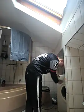 Snapshot of AnubisTVirus chatting on December 15, 8:18 am AnubisTVirus online show from December 15, 8:18 am