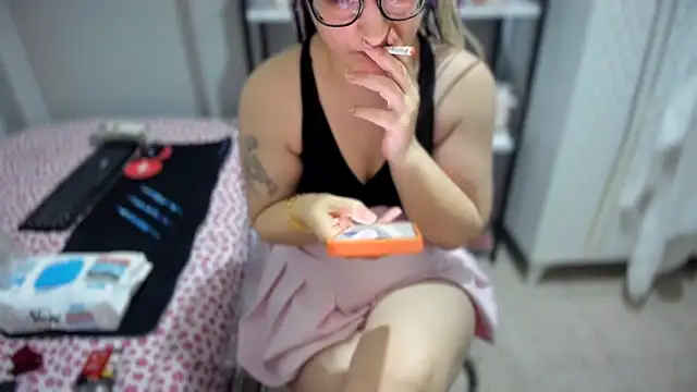 bisexyelizz online show from July 1, 9:25 pm