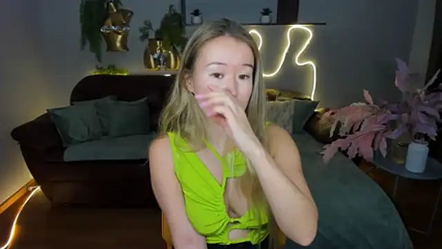 PollyOcean online show from November 10, 10:58 am