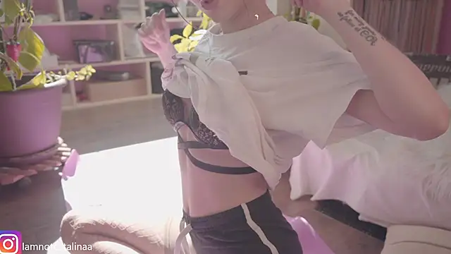 Snapshot of YourBabyPearl chatting on March 10, 10:37 am YourBabyPearl online show from March 10, 10:37 am