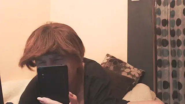 Snapshot of MioritaHard chatting on May 5, 9:12 pm MioritaHard online show from May 5, 9:12 pm