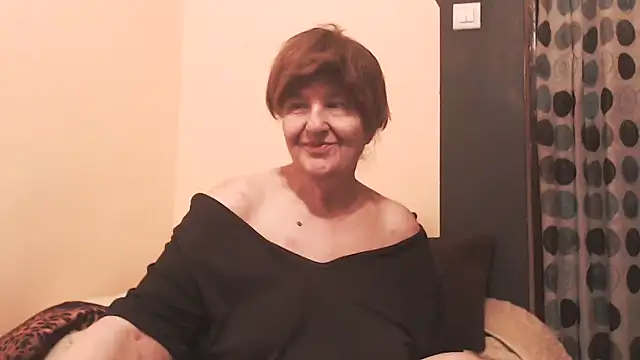 Snapshot of MioritaHard chatting on June 6, 10:03 pm MioritaHard online show from June 6, 10:03 pm
