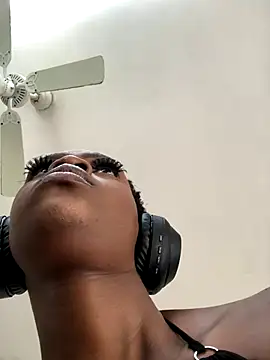 LuciousLips96 online show from November 29, 9:01 am