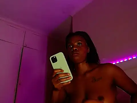 LuciousLips96 online show from May 11, 4:04 pm