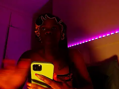 LuciousLips96 online show from July 16, 10:05 pm