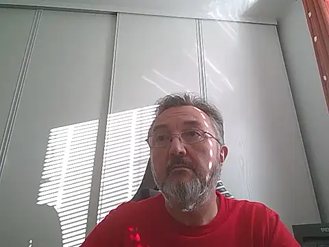 Snapshot of steb06 chatting on December 5, 2:25 pm steb06 online show from December 5, 2:25 pm