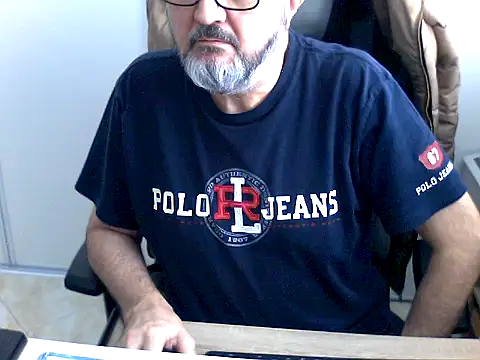 Snapshot of steb06 chatting on December 18, 2:56 pm steb06 online show from December 18, 2:56 pm