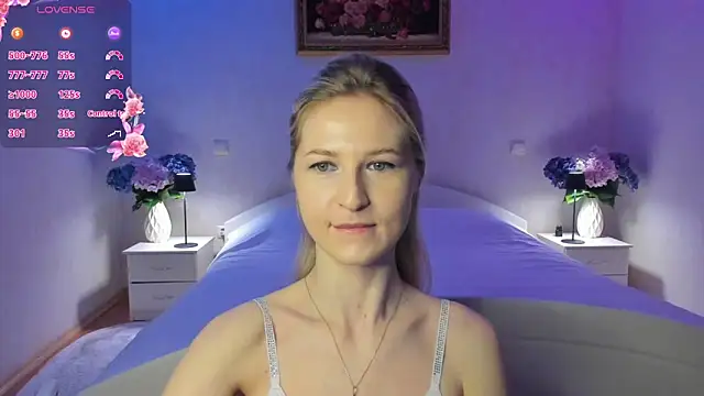 Snapshot of AnnaCarrera chatting on April 10, 9:30 pm AnnaCarrera online show from April 10, 9:30 pm