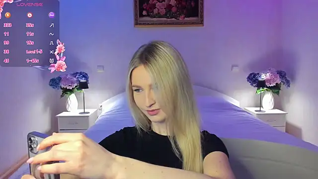 Snapshot of AnnaCarrera chatting on April 13, 7:41 pm AnnaCarrera online show from April 13, 7:41 pm