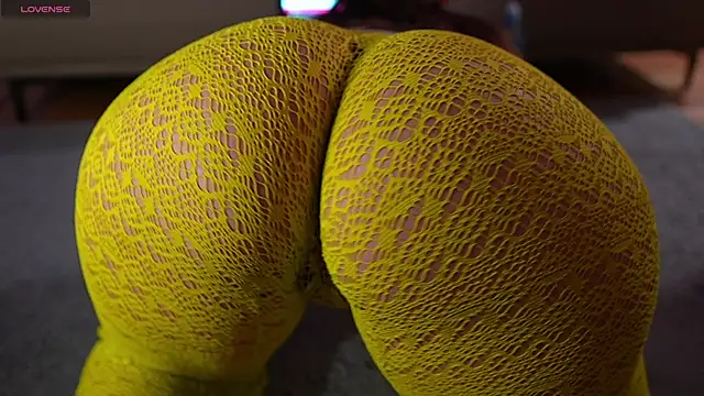 Snapshot of pawg_queen chatting on October 24, 9:44 pm pawg queen online show from October 24, 9:44 pm