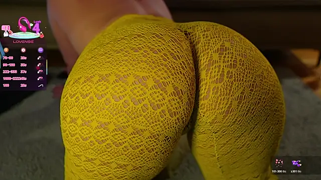 Snapshot of pawg_queen chatting on October 25, 10:48 pm pawg queen online show from October 25, 10:48 pm