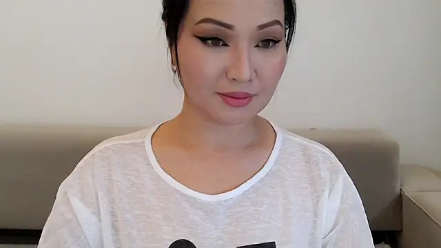 Snapshot of DanyMin chatting on November 4, 7:29 am DanyMin online show from November 4, 7:29 am