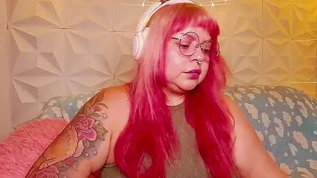 Snapshot of Satyn_doll chatting on June 21, 10:45 pm Satyn doll online show from June 21, 10:45 pm