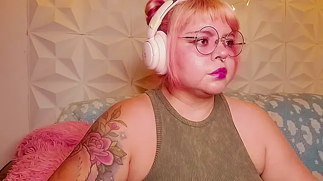 Snapshot of Satyn_doll chatting on June 26, 10:47 pm Satyn doll online show from June 26, 10:47 pm