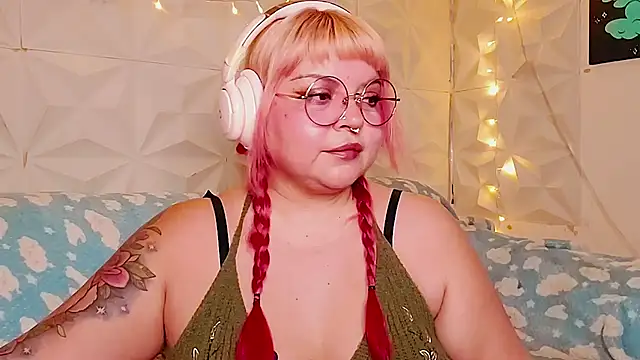 Snapshot of Satyn_doll chatting on June 27, 11:21 pm Satyn doll online show from June 27, 11:21 pm