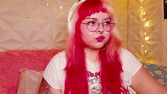 Snapshot of Satyn_doll chatting on July 7, 11:31 pm Satyn doll online show from July 7, 11:31 pm