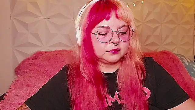 Snapshot of Satyn_doll chatting on July 9, 10:47 pm Satyn doll online show from July 9, 10:47 pm
