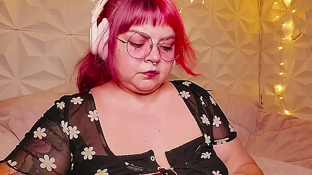 Snapshot of Satyn_doll chatting on July 19, 12:14 am Satyn doll online show from July 19, 12:14 am