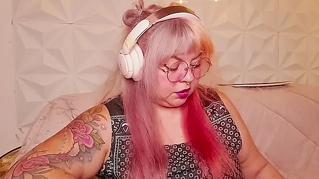Snapshot of Satyn_doll chatting on July 29, 11:47 pm Satyn doll online show from July 29, 11:47 pm