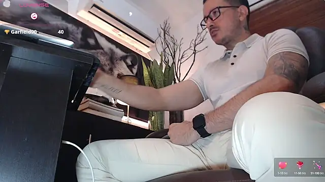 Snapshot of randyluke chatting on January 14, 8:37 pm randyluke online show from January 14, 8:37 pm