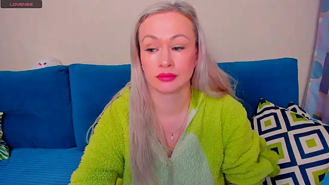 EllenMoore online show from October 26, 3:12 am