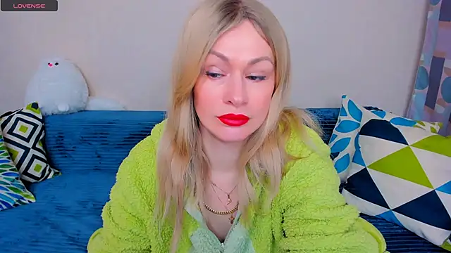 EllenMoore online show from March 17, 3:22 am