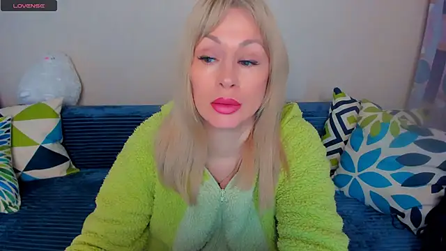 EllenMoore online show from April 29, 3:10 am