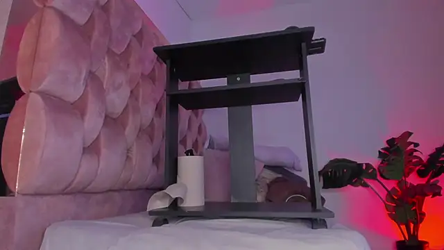 Secret chells online show from March 5, 4:58 pm