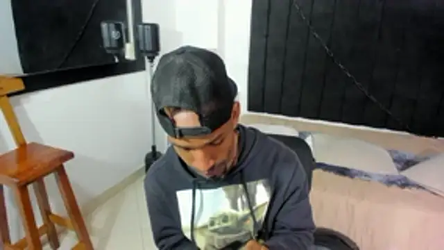 Snapshot of anhtony_wayans chatting on October 24, 12:19 am anhtony wayans online show from October 24, 12:19 am
