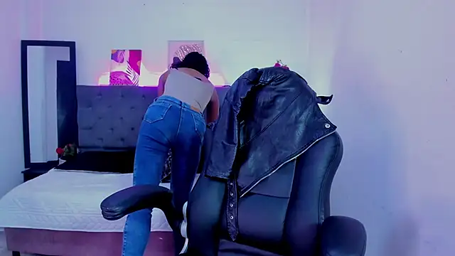 Ellie Alves online show from December 14, 1:27 pm