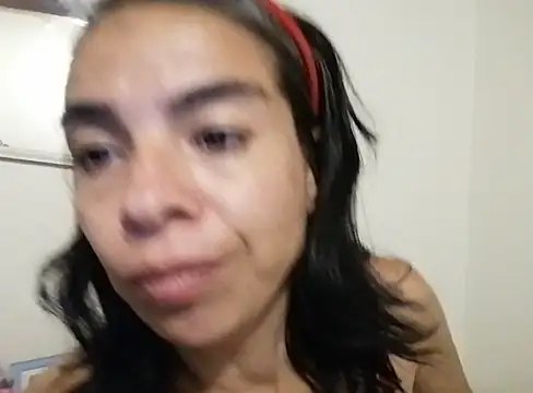 Snapshot of mari657 chatting on December 5, 5:04 am mari657 online show from December 5, 5:04 am