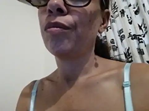 Snapshot of mari657 chatting on January 10, 9:31 pm mari657 online show from January 10, 9:31 pm