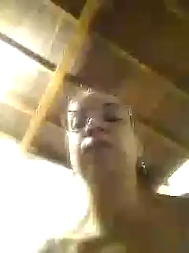 Snapshot of mari657 chatting on February 24, 4:05 am mari657 online show from February 24, 4:05 am