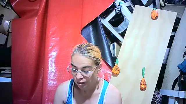 Snapshot of mari657 chatting on October 27, 8:02 pm mari657 online show from October 27, 8:02 pm