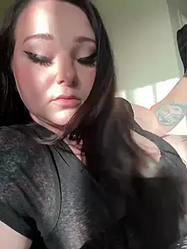 Snapshot of Kira_tattoo chatting on May 10, 1:55 am Kira tattoo online show from May 10, 1:55 am