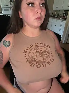 Snapshot of Kira_tattoo chatting on May 22, 4:23 pm Kira tattoo online show from May 22, 4:23 pm