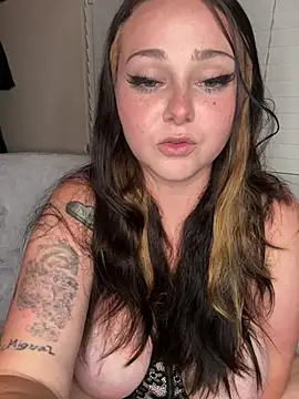 Snapshot of Kira_tattoo chatting on July 18, 4:16 am Kira tattoo online show from July 18, 4:16 am